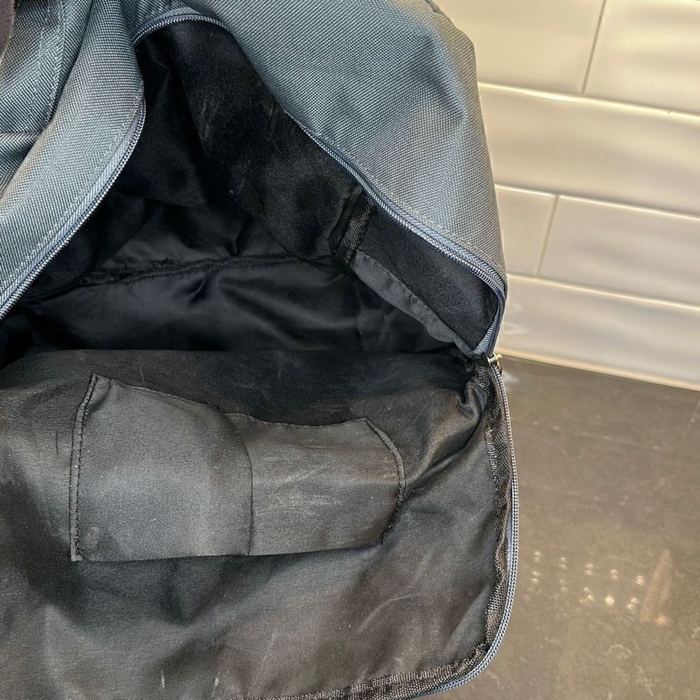 Single Zipper Cloth Backpack-NWT - Picture 5 of 6